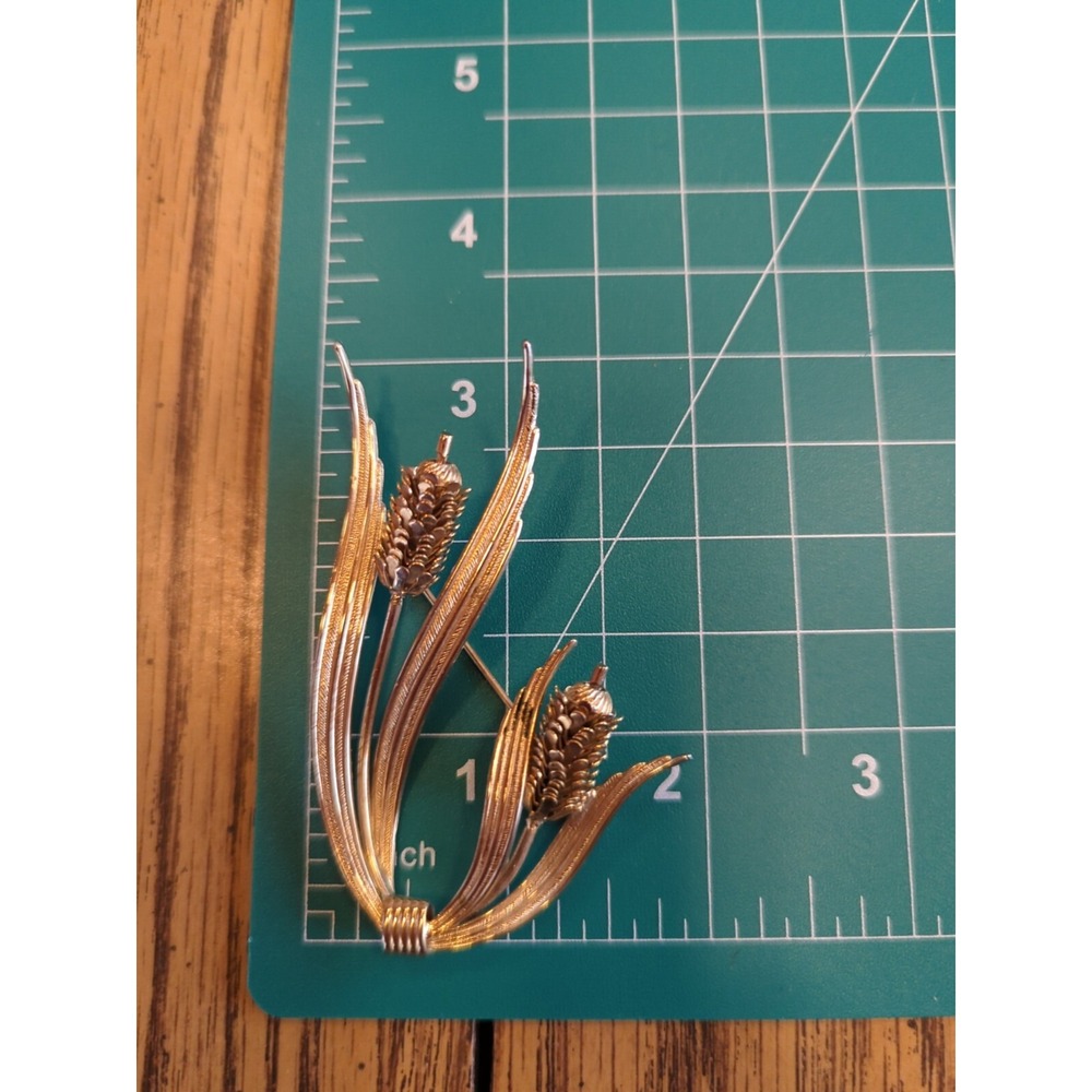 Vintage Beautiful‎ Pin Brooch In Gold Tone